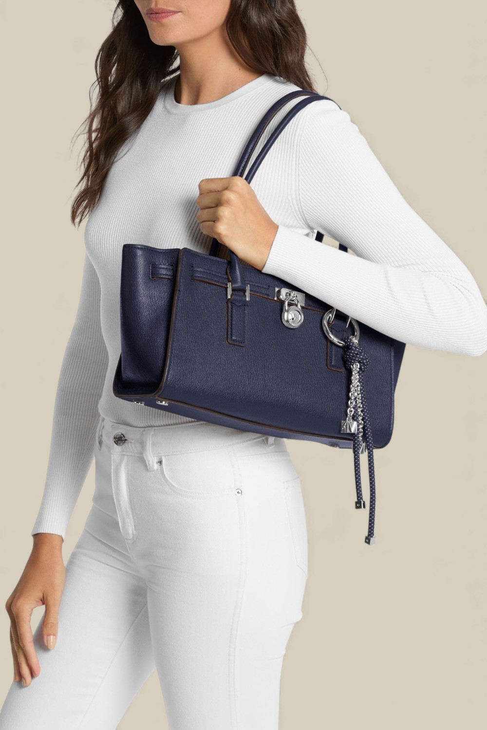 תמונת כל הלוק של תיק נשיאה המילטון סמול